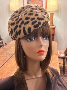 Funky Hat Vintage Holt Renfrew 60s Mint Condition